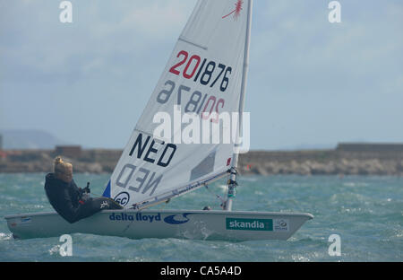 9.06.2012 Weymouth, Angleterre. Skandia Sail for Gold Regatta. Netherland's Marit Bouwmeester, Radial Medal Race en action à Weymouth et Portland Bay. Banque D'Images