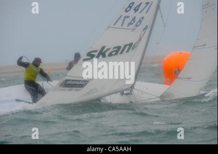 9.06.2012 Weymouth, Angleterre. Skandia Sail for Gold Regatta. La société britannique Iain Percy et Andrew Simpson, Star Medal Race en action à Weymouth et Portland Bay. Banque D'Images