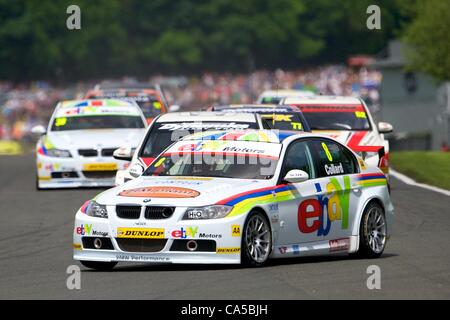 10.06.2012 Oulton Park, en Angleterre. Rob Collard dans son eBay Motors BMW 320si E90 (S2000  + CTGN moteur) en action au cours de séries 10, 11 et 12 de la Dunlop British Touring Car Championship. Banque D'Images