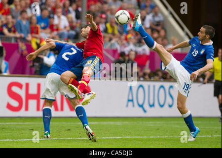 (L-R) Christian Maggio (ITA), Cesc Fabregas (ESP), Leonardo Bonucci (ITA), 10 juin 2012 - Football : UEFA EURO 2012 match du groupe C entre l'Espagne 1-1 de l'Italie à l'Arena Gdansk à Gdansk, Pologne. (Photo de Maurizio Borsari/AFLO) [0855] Banque D'Images