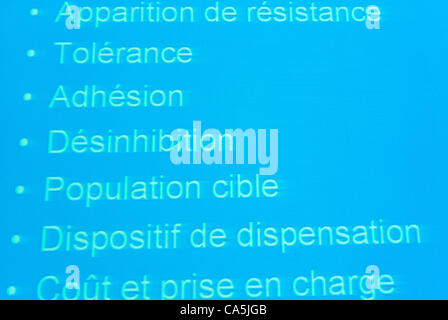 Un groupe d'experts sur le SIDA s'est réuni aujourd'hui, du Conseil national français sur le SIDA, le Professeur Willy Rozenbaum, le Professeur Patrick Yeni, a expliqué sa position sur le recours à la prudence avant d'approuver la PPrE recherche en cours dans l'étude clinique IPERGAY, Paris, France, essais cliniques Banque D'Images