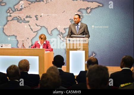 Le mardi 12 juin 2012. Londres, Royaume-Uni. Il Mahamadou ISSOUFOU, Président de la République du Niger, s'adresse aux participants au cours de la 'culture du Niger Importance régionale et internationale' Conférence à Chatham House. Banque D'Images