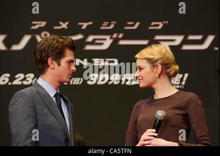 Juin 13th, 2012 : Tokyo, Japon - Andrew Garfield et Emma Stone apparaissent lors de la première mondiale de "The Amazing Spider-Man" par Mark Webb s'est tenue à la complexe Roppongi Hills futuriste au centre-ville de Tokyo, au Japon. Banque D'Images