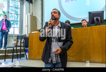 Act Up-Paris, Réunion publique sur la PrEP prophylaxie pré-exposition prévention du SIDA, Paris, France, 'Antonio Alexandre', ONG, SNEG, prévention, conférencier public, problème des hommes gais, essais cliniques Banque D'Images