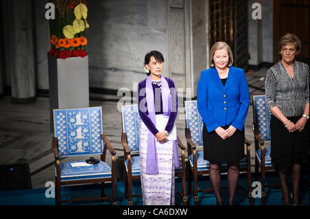 16 juin 2012 - Oslo, Norvège : le prix Nobel de la paix, Aung San Suu Kyi s'affiche à l'hôtel de ville d'Oslo, 21 ans après avoir reçu le prix. Le discours de Hal est une partie de la ville du grand programme en Norvège d'une durée de quatre jours. Banque D'Images