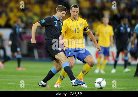 (L-R) Steven Gerrard (FRA), Zlatan Ibrahimovic (SWE), 15 juin 2012 - Football : UEFA EURO 2012 GROUPE D Match entre la Suède 2-3 Angleterre au Stade olympique à Khiev, Ukraine. (Photo par aicfoto/AFLO) [0855] Banque D'Images