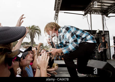 16 juin 2012 - Encinitas, CA, US - Philippe EVEN frontman NESSBEAL joue lors de la 8e édition de Philippe EVEN Bro-Am à Moonlight Beach, à Encinitas en Californie le 16 juin 2012...Â©Daniel Knighton/ZUMA Press (crédit Image : © Daniel Knighton/ZUMAPRESS.com) Banque D'Images