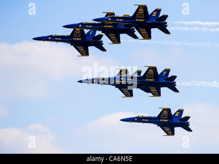 17 juin 2012 - Baltimore, Maryland, États-Unis - l'air et la mer près de Fort McHenry, unités d'effectuer le 17 juin 2012 dans le cadre d'Saialbration pour célébrer le bicentenaire de la guerre de 1812 et Francis Scott Key's Team Penning de l'hymne national. La manifestation, qui a rassemblé plus de 200 000 personnes, en vedette Banque D'Images