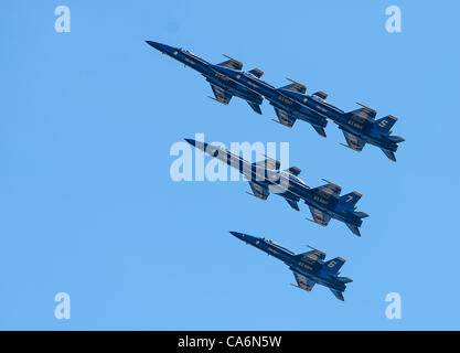 17 juin 2012 - Baltimore, Maryland, États-Unis - l'air et la mer près de Fort McHenry, unités d'effectuer le 17 juin 2012 dans le cadre d'Saialbration pour célébrer le bicentenaire de la guerre de 1812 et Francis Scott Key's Team Penning de l'hymne national. La manifestation, qui a rassemblé plus de 200 000 personnes, en vedette Banque D'Images