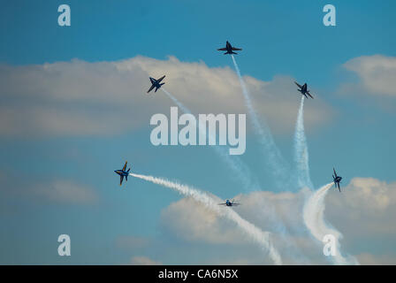 17 juin 2012 - Baltimore, Maryland, États-Unis - l'air et la mer près de Fort McHenry, unités d'effectuer le 17 juin 2012 dans le cadre d'Saialbration pour célébrer le bicentenaire de la guerre de 1812 et Francis Scott Key's Team Penning de l'hymne national. La manifestation, qui a rassemblé plus de 200 000 personnes, en vedette Banque D'Images