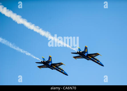 17 juin 2012 - Baltimore, Maryland, États-Unis - l'air et la mer près de Fort McHenry, unités d'effectuer le 17 juin 2012 dans le cadre d'Saialbration pour célébrer le bicentenaire de la guerre de 1812 et Francis Scott Key's Team Penning de l'hymne national. La manifestation, qui a rassemblé plus de 200 000 personnes, en vedette Banque D'Images