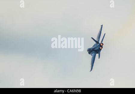 17 juin 2012 - Baltimore, Maryland, États-Unis - l'air et la mer près de Fort McHenry, unités d'effectuer le 17 juin 2012 dans le cadre d'Saialbration pour célébrer le bicentenaire de la guerre de 1812 et Francis Scott Key's Team Penning de l'hymne national. La manifestation, qui a rassemblé plus de 200 000 personnes, en vedette Banque D'Images