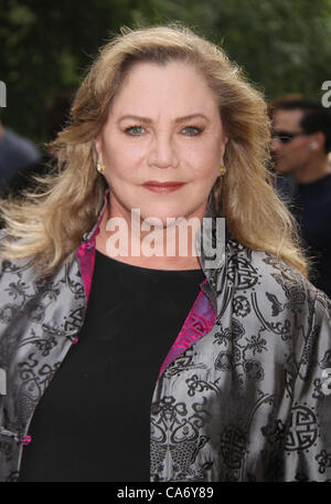 18 juin 2012 - New York, New York, États-Unis - l'actrice Kathleen Turner assiste à la 50e anniversaire du Théâtre Public gala tenu au Delacorte Theater dans Central Park. (Crédit Image : © Kaszerman ZUMAPRESS.com)/Nancy Banque D'Images