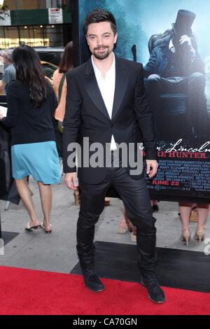 Dominic Cooper aux arrivées d'ABRAHAM LINCOLN : VAMPIRE HUNTER Premiere, AMC Loews Lincoln Square Theatre, New York, NY Le 18 juin 2012. Photo par : Andres Otero/Everett Collection Banque D'Images