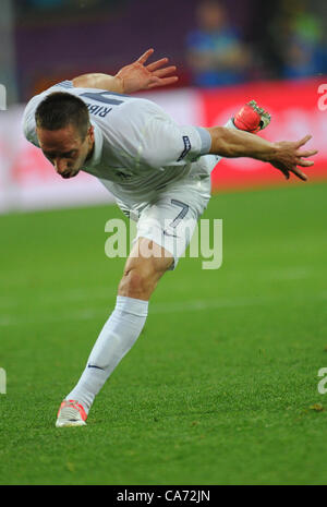 19.06.2012. Kiev, Ukraine. Franck Ribery la France trébuche pendant l'UEFA EURO 2012 GROUPE D match de foot de la Suède contre la France au NSC Olimpiyskiy Stade Olympique de Kiev, Ukraine Banque D'Images