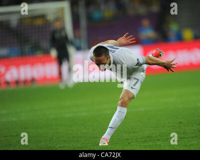 19.06.2012. Kiev, Ukraine. Franck Ribery la France trébuche pendant l'UEFA EURO 2012 GROUPE D match de foot de la Suède contre la France au NSC Olimpiyskiy Stade Olympique de Kiev, Ukraine Banque D'Images