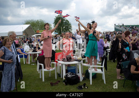 19 Juin, 2012. Ascot, UK. Les spectateurs le premier jour de Royal Ascot. Banque D'Images