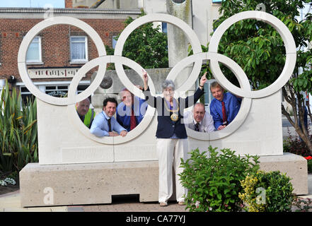 L'anneau olympique 2012 sculpture arrive sur le lieu de l'arrondissement de voile olympique de Weymouth, Dorset, UK. 20/06/2012 PHOTO PAR DORSET MEDIA SERVICE Banque D'Images