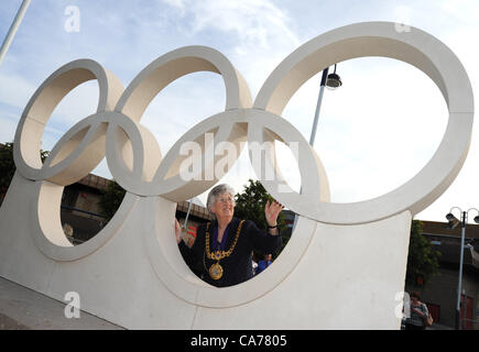 L'anneau olympique 2012 sculpture arrive sur le lieu de l'arrondissement de voile olympique de Weymouth, Dorset, UK. 20/06/2012 PHOTO PAR DORSET MEDIA SERVICE Banque D'Images