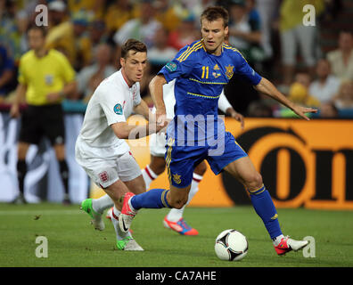 ANDRIY YARMOLENKO & SCOTT PARK ANGLETERRE V UKRAINE DONBAS ARENA DONETSK UKRAINE 19 Juin 2012 Banque D'Images