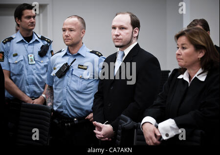 Le 21 juin 2012 - Oslo, Norvège : Norwegian et terroristes d'extrême droite Anders Behring Breivik comparaît devant le tribunal au cours de la dernière semaine de son procès à Oslo palais de justice. Banque D'Images