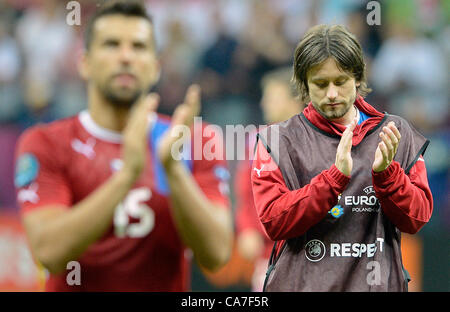 Milan Baros (à gauche) et Tomas Rosicky (CZE) merci aux fans après le match perdu, soccer, quart de finale EURO 2012 match République tchèque contre le Portugal, Wroclaw, Pologne le 21 juin 2012. (Photo/CTK Katerina Sulova) Banque D'Images