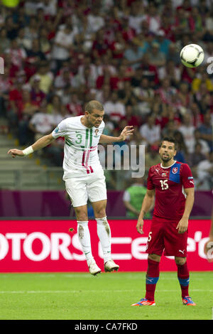 Pepe (POR), Milan Baros (CZE), 21 juin 2012 - Football : UEFA EURO 2012 Quart de finale entre la République tchèque 0-1 Portugal au Stade National de Varsovie, Pologne. (Photo de Maurizio Borsari/AFLO) [0855] Banque D'Images