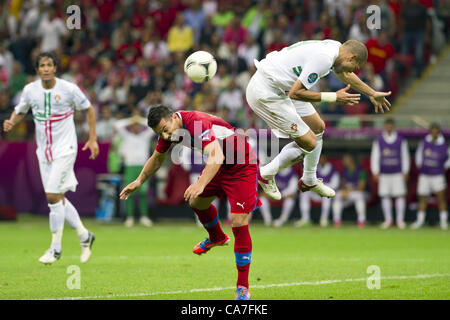 Milan Baros (CZE), Pepe (POR), 21 juin 2012 - Football : UEFA EURO 2012 Quart de finale entre la République tchèque 0-1 Portugal au Stade National de Varsovie, Pologne. (Photo de Maurizio Borsari/AFLO) [0855] Banque D'Images