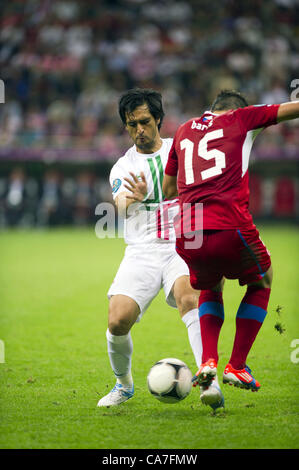 Custodio (POR), Milan Baros (CZE), 21 juin 2012 - Football : UEFA EURO 2012 Quart de finale entre la République tchèque 0-1 Portugal au Stade National de Varsovie, Pologne. (Photo de Maurizio Borsari/AFLO) [0855] Banque D'Images