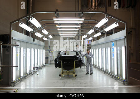 20 juin, 2012 - Saint-Pétersbourg, Russie - Juin 20,2012. Fabrication de l'usine de Nissan en Russie à Saint-Pétersbourg, Russie.Rus Fabrication Nissan a été créé en juin 2009 à l'expansion des opérations russes avec la fabrication locale. (Crédit Image : ©/ZUMAPRESS.com) PhotoXpress/tendance Banque D'Images