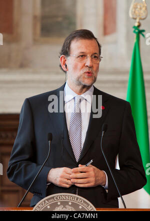 Quatre NATIONS SUMMIT À ROME, ITALIE. Le premier ministre Espagnol Mariano Rajoy s'exprimant lors de la conférence de presse de quatre nations, sommet entre la France, l'Allemagne, l'Italie et l'Espagne à la Villa Madama, à Rome, Italie. 22/06/2012 Banque D'Images