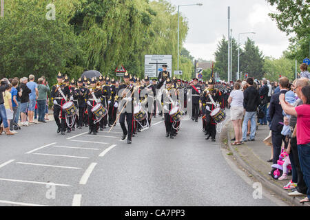 B-5573, au Royaume-Uni. Samedi 23 juin 2012. Précédé par la bande de la logistique Royal Corp, Officiers et élèves-officiers de l'Académie Royale Militaire (RMA) mars dans la pluie dans les rues de B-5573 dans une liberté Mars célébrant le 200e anniversaire de l'Académie Banque D'Images