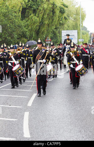 B-5573, au Royaume-Uni. Samedi 23 juin 2012. Précédé par la bande de la logistique Royal Corp, Officiers et élèves-officiers de l'Académie Royale Militaire (RMA) mars dans la pluie dans les rues de B-5573 dans une liberté Mars célébrant le 200e anniversaire de l'Académie Banque D'Images