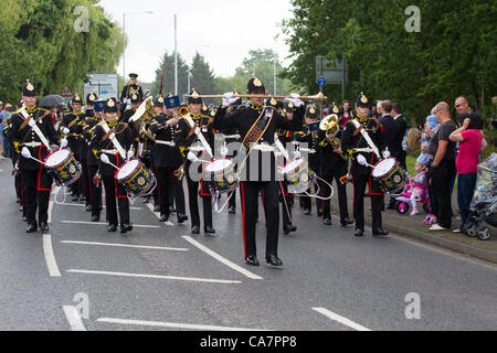 B-5573, au Royaume-Uni. Samedi 23 juin 2012. Précédé par la bande de la logistique Royal Corp, Officiers et élèves-officiers de l'Académie Royale Militaire (RMA) mars dans la pluie dans les rues de B-5573 dans une liberté Mars célébrant le 200e anniversaire de l'Académie Banque D'Images