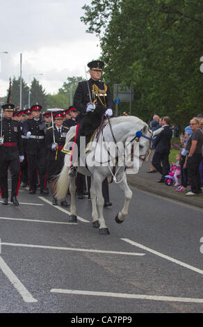 B-5573, au Royaume-Uni. Samedi 23 juin 2012. Précédé par la bande de la logistique Royal Corp, Officiers et élèves-officiers de l'Académie Royale Militaire (RMA) mars dans la pluie dans les rues de B-5573 dans une liberté Mars célébrant le 200e anniversaire de l'Académie Banque D'Images