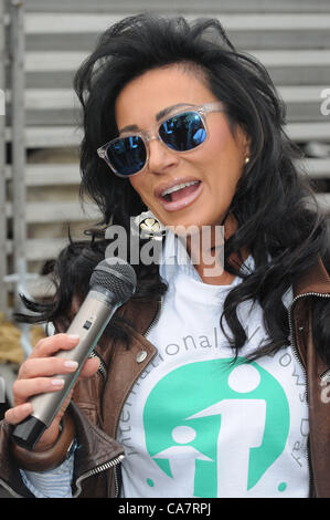 Londres - Nancy dell'Olio lors de la Journée internationale des veuves de chèvre de célébrité à pied à London Bridge, Londres, Angleterre - 23 juin 2012 Photo de presse Personnes Banque D'Images