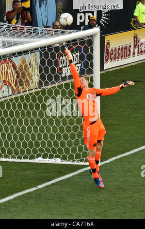 Philadelphie, USA. 23 Juin, 2012. Zac MacMath bondit comme un ballon passe par l'atterrissage sur la cage Banque D'Images