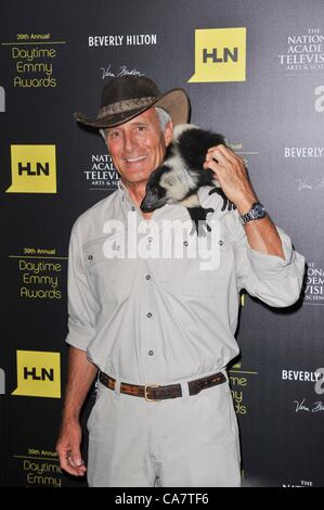 Jack Hanna aux arrivées pour pendant la journée, animation Creative Arts Emmy Awards, Beverly Hilton Hotel, Los Angeles, CA, 23 juin 2012. Photo par : Elizabeth Goodenough/Everett Collection/Alamy Live News Banque D'Images