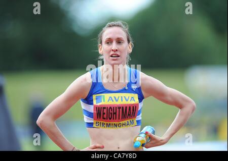 Birmingham, Angleterre 24.06.2012 Womens 1500m Finale, Laura Weightman remporte la finale à l'Aviva essais au stade Alexandra. Banque D'Images