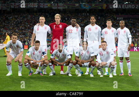 Groupe de l'équipe Angleterre (ENG), le 24 juin 2012 - Football Football / Angleterre : groupe de l'équipe (L-R) John Terry, Joe Hart, Danny Welbeck, League Français, James Milner, Ashley Young, avant ; Scott Parker, Steven Gerrard, Ashley Cole, Glen Johnson, Wayne Rooney avant l'UEFA EURO 2012 Quart de finale entre l'Angleterre 0(2-4)0 l'Italie au stade Olympiyskiy à Kiev, Ukraine. (Photo de Maurizio Borsari/AFLO) [0855] Banque D'Images