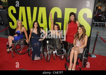 Au niveau des arrivées pour les Sauvages Premiere, Regency Village Westwood Theatre, Los Angeles, CA, 25 juin 2012. Photo par : Dee Cercone/Everett Collection Banque D'Images