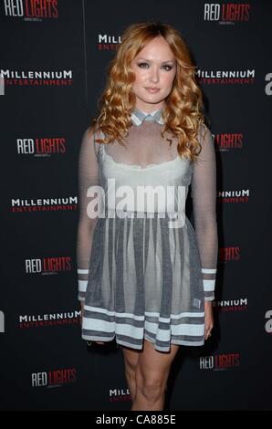 USA. Kaylee reporter aux arrivées de RED LIGHTS NY Premiere, monument Cinémas Sunshine Cinema, New York, NY Le 25 juin 2012. Photo par : Derek Storm/Everett Collection Banque D'Images