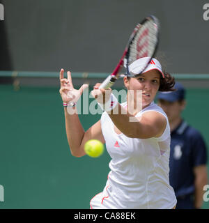 26.06.2012. Le Wimbledon Tennis Championships 2012 tenue à l'All England Lawn Tennis et croquet Club, Londres, Angleterre, Royaume-Uni. Laura Robson (GBR) v Francesca Schiavone (ITA). Laura en action. Banque D'Images