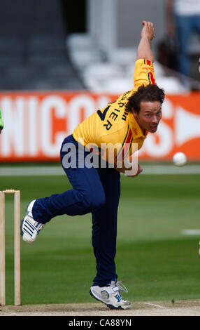 26.06.12 Chelmsford, Angleterre : Graham Napier d'Essex County Cricket lors d'adéquation entre l'Essex et l'Australie a joué à la Ford County Ground le 26 juin 2012 à Chelmsford, Royaume-Uni Banque D'Images