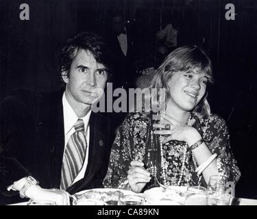 ANTHONY PERKINS avec ''Berry épouse Berinthia Berenson Perkins''.(Image Crédit : Â© Irv Steinberg/Photos/ZUMAPRESS.com) Globe Banque D'Images