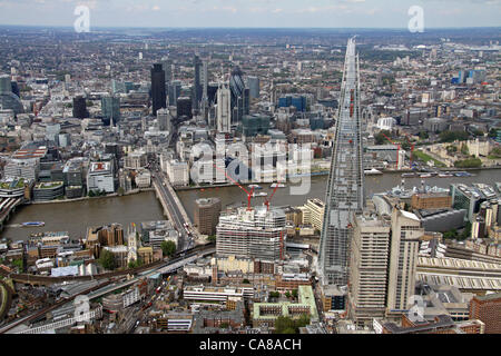 Londres, Royaume-Uni. Le Shard, le frère de l'endroit, commence à prendre du poids que la construction se poursuit à un rythme soutenu. Banque D'Images