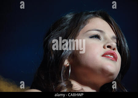 SACRAMENTO, CA - 1 décembre : Selena Gomez joue dans Jingle Ball 2011 à Power Balance Pavilion à Sacramento en Californie le 1 décembre 2011 Banque D'Images