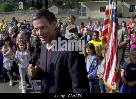 (Publié le 11/07/2003, B-2:1,6,7 ; B-4:2) Californie, surintendant de l'Instruction Publique Jack O'Connell parle aux étudiants réunis lors d'une assemblée générale à Crest École élémentaire à Crest, CA Jeudi matin 6 novembre 2003. Il était là pour annoncer que le financement se poursuivra. Tu/John Gastaldo Banque D'Images