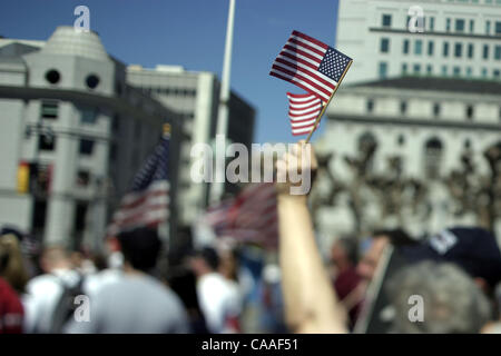 Mar 29, 2003 ; San Francisco, CA, USA ; drapeau américain à la "soutenir le rassemblement des troupes à San Francisco. Manifestation pro-guerre. Banque D'Images