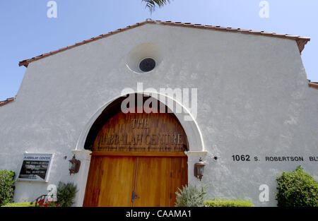 Aug 31, 2004 ; Los Angeles, CA, USA ; la Kabbale - un corps d'enseignements mystiques d'origine rabbinique, souvent basée sur une interprétation ésotérique des textes hébreux a été considéré comme la religion la plus tendance à Hollywood. Des stars comme Madonna et Britney Spears ont contribué à cette catapulte une fois obscure relig Banque D'Images